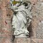 Bild: Johannes Gäbler Maria tritt auf die Schlange, Statue über Café Birgit am Unteren Stadtplatz